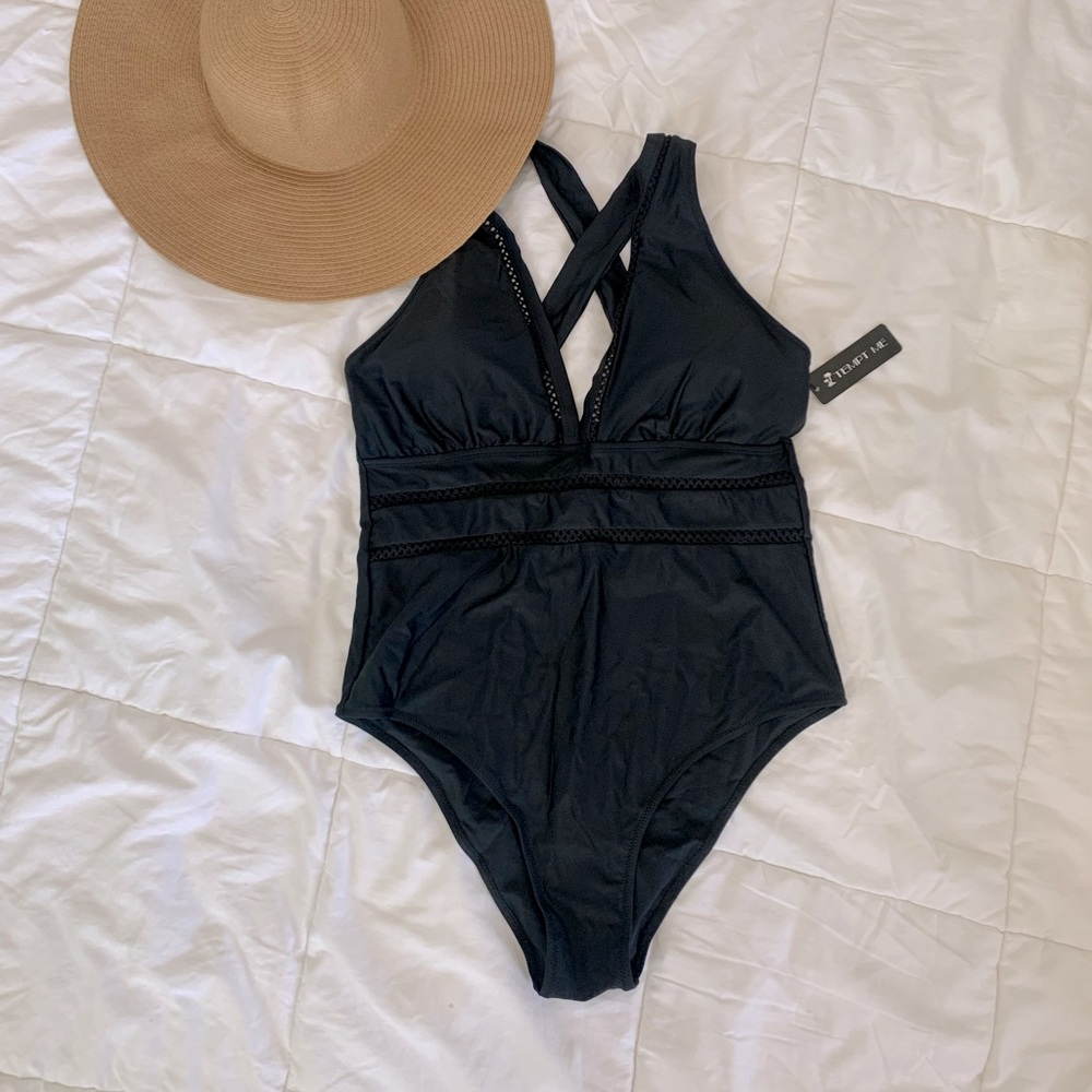 🌸 NEW LISTING 🌟NWT🌟 Black Plunge V Neck One Piece Bathing Suit